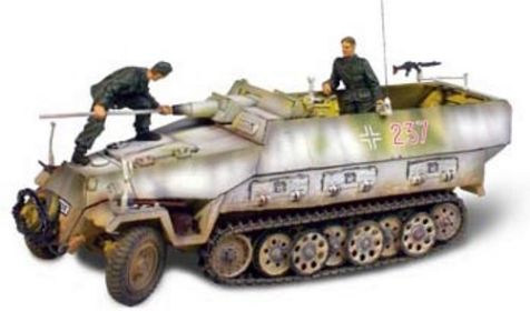 1:32 Forces of Valor German Sd. Kfz. 251/9 Kanonenwagen - Hungry 1945