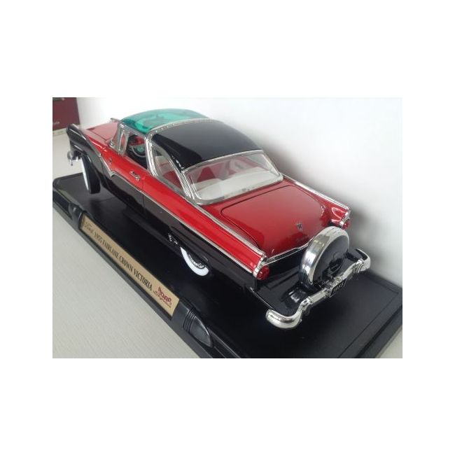 FORD Fairlane Crown Victoria (1955) ミニカー Road Signature - 1:18 Scale Model 1955 Ford Crown Victoria Die