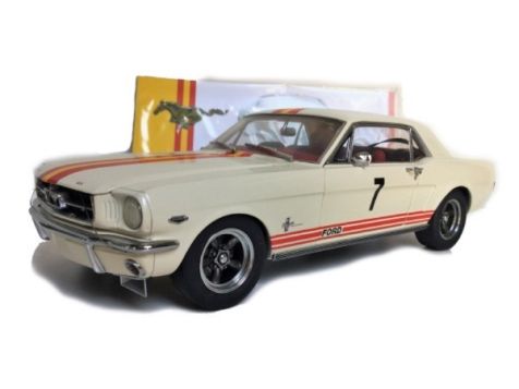 1:18 Classic Carlectables 1965 Ford Mustang #7 Bob Jane