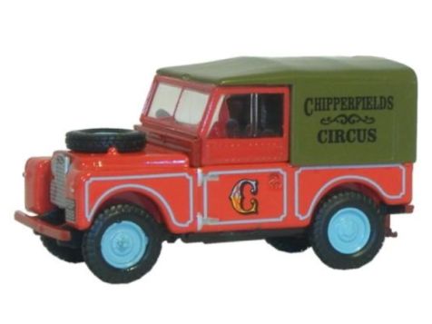 1:76 Oxford Diecast Chipperfields Circus Land Rover Series I 88" Canvas