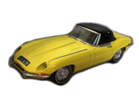 1:43 Dinky Toys 1967 Jaguar E-Type Mk 1 1/2