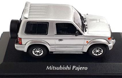 1:43 Maxichamps 1991 Mitsubishi Pajero Silver